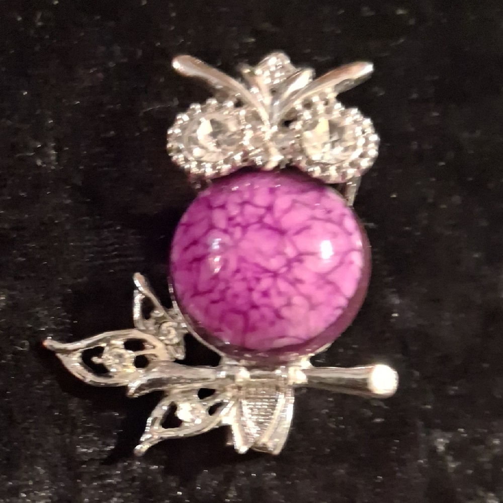 Silver and Purple Filigree Brooch with Ornate Design